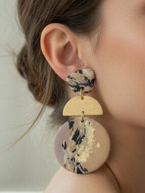 Abstract Polymer Clay Statement Dangle Earrings Gold Glitter Neutral NWOT
